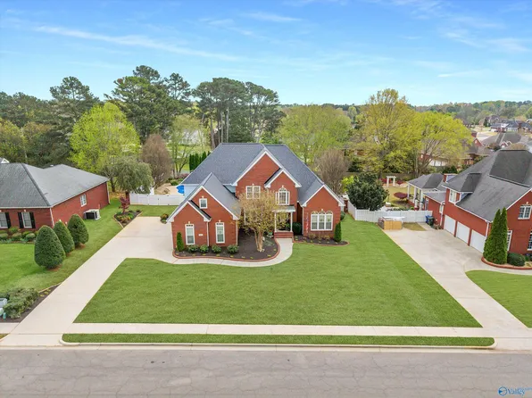 104 Hidden Creek Dr, Huntsville, AL 35806