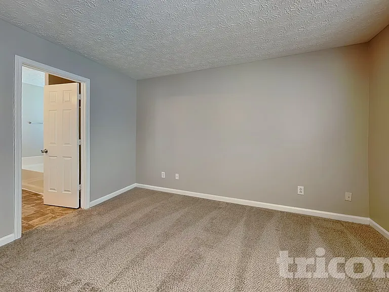 4586 Darrowby Dr — Photo 6