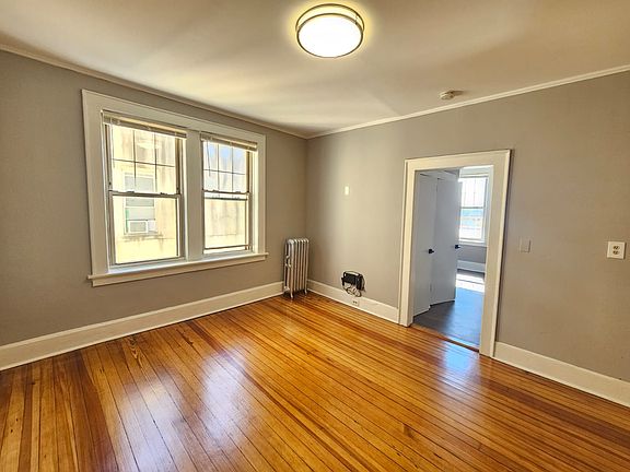 3rd image of 388 Bloomfield Ave Floor 2