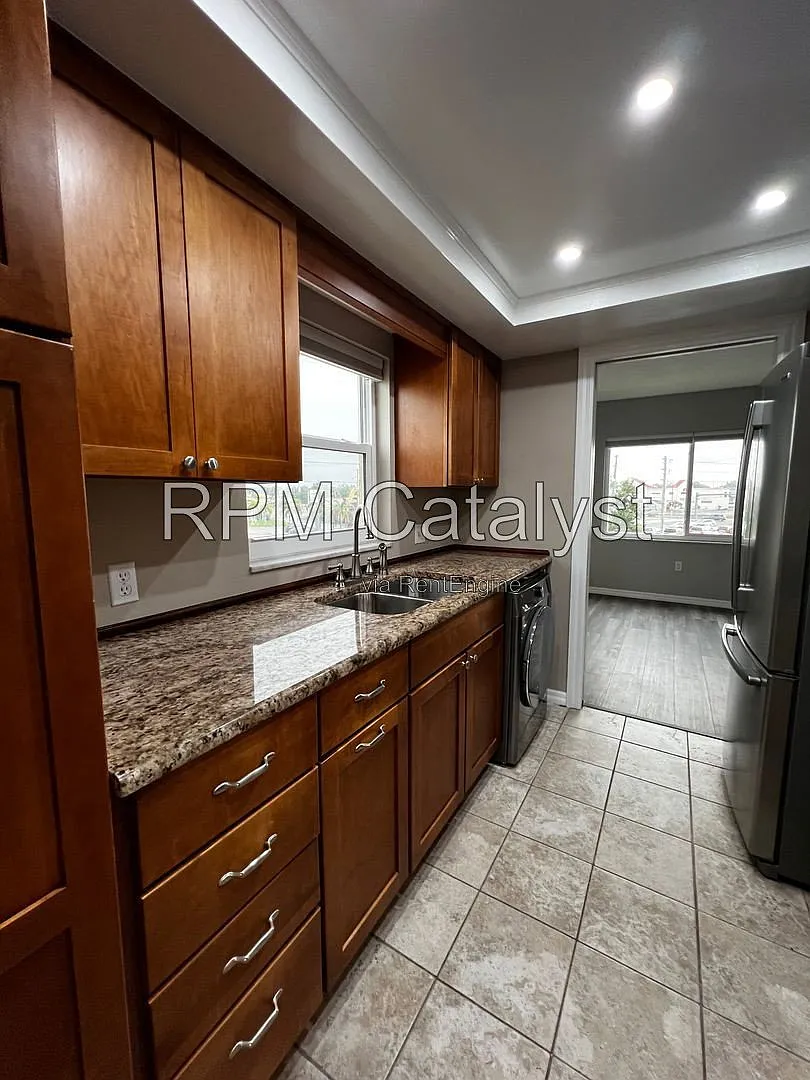 2 bed, 2.0 bath, 1190 sqft, $1,950 — Photo 4