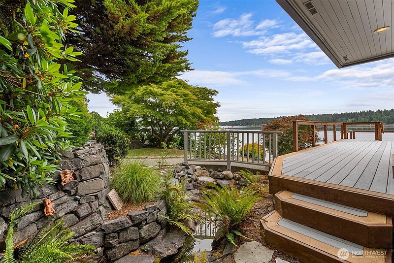 2nd image of 4923 Sunrise Beach Road NW