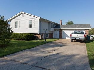 14 N Hillview Dr, Saint Peters, MO 63376