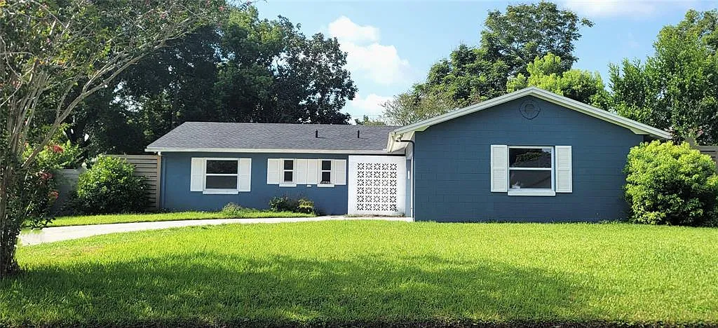 3 bed, 2.0 bath, 1340 sqft, $3,000 — Photo 2