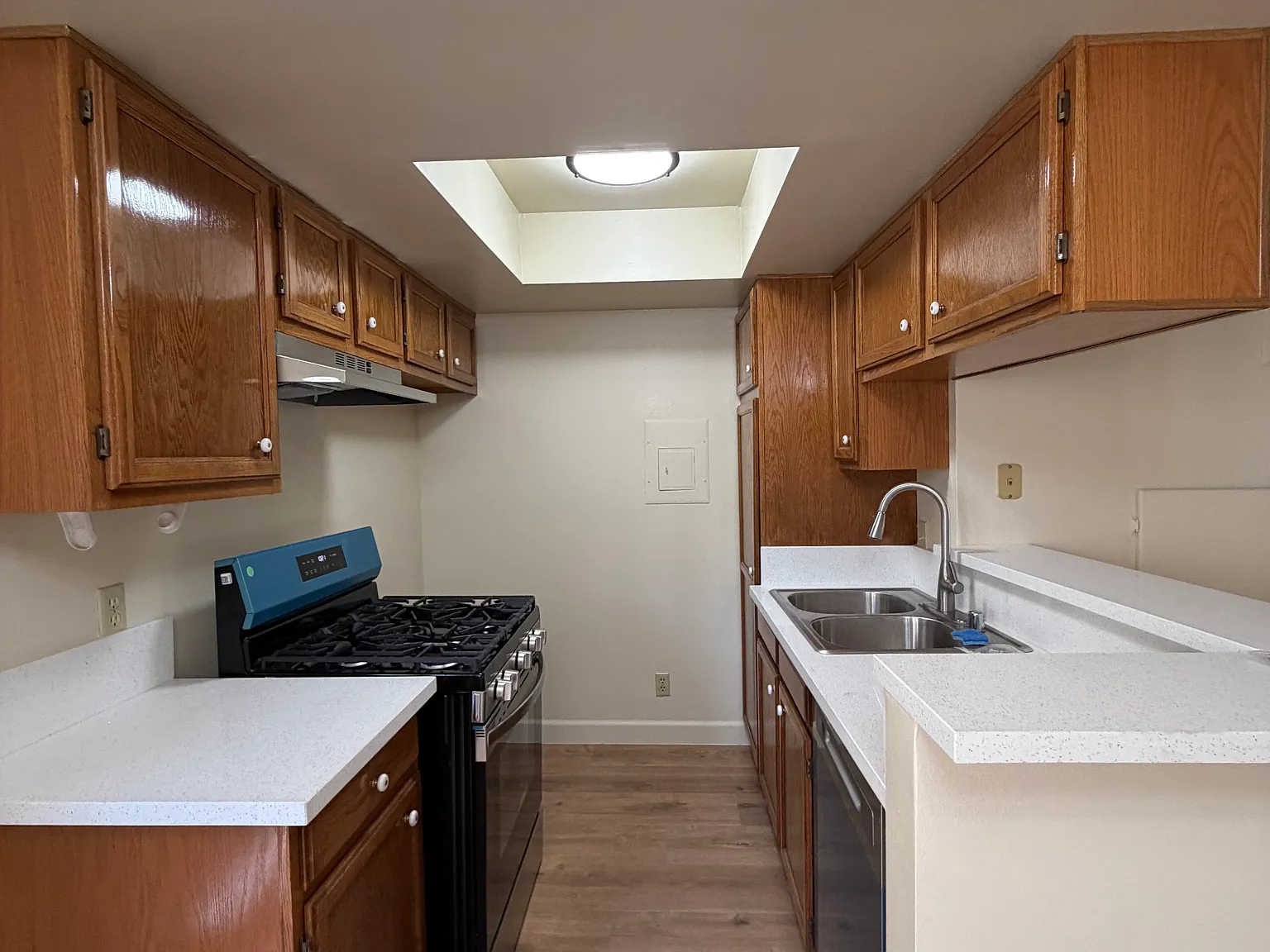 1 bed, 800 sqft, $2,300 — Photo 2