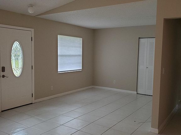 4th image of 556 SW Natura Ave