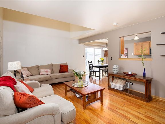 4th image of 4840 156th St Unit C