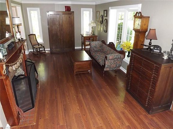 3rd image of 4853 S Park Dr