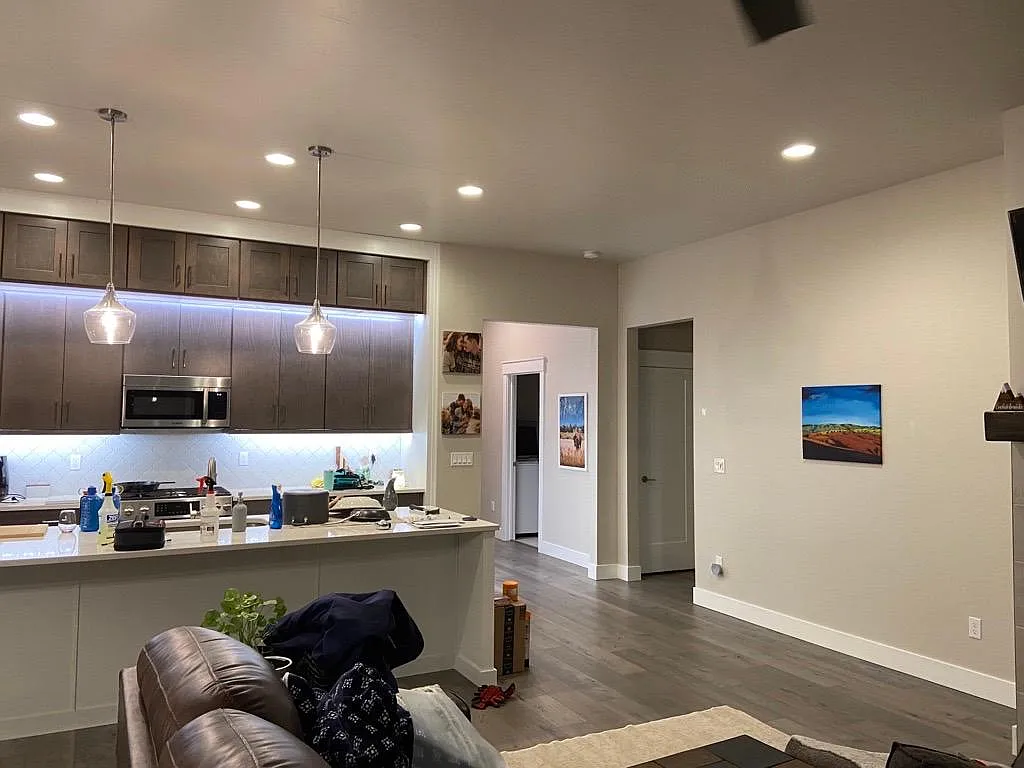 3 bed, 2026 sqft, $2,950 — Photo 2