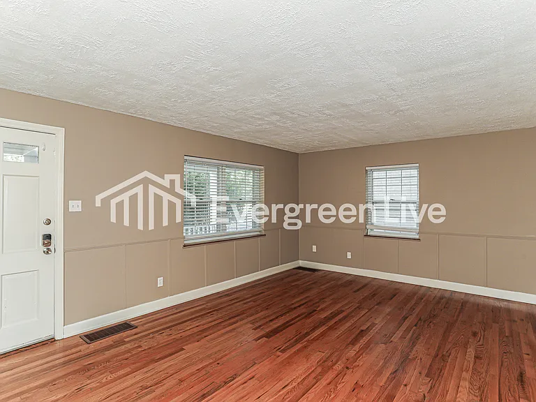 2161 Sylved Ln — Photo 3