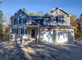 14 Gilbert Ave, Smithtown, NY 11787