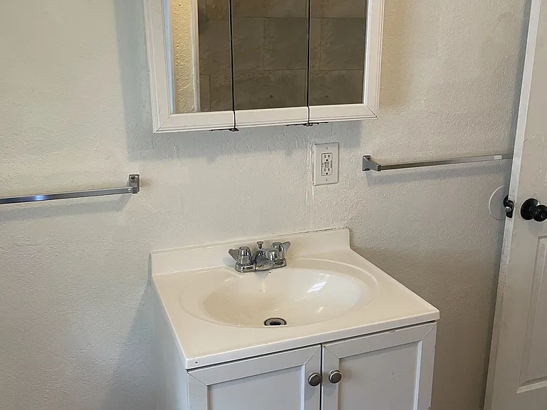 4415 Forest Ave — Photo 49