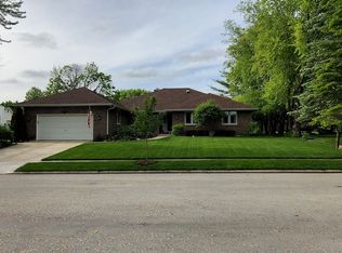 7 Heaton Ct, Sugar Grove, IL 60554