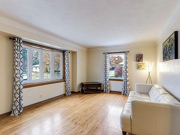 3rd image of 236 Dessa Ln