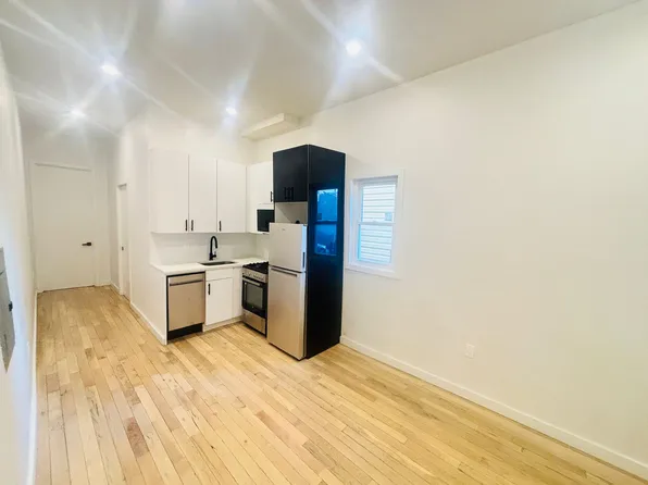 81 Stuyvesant Avenue image 5 of 16