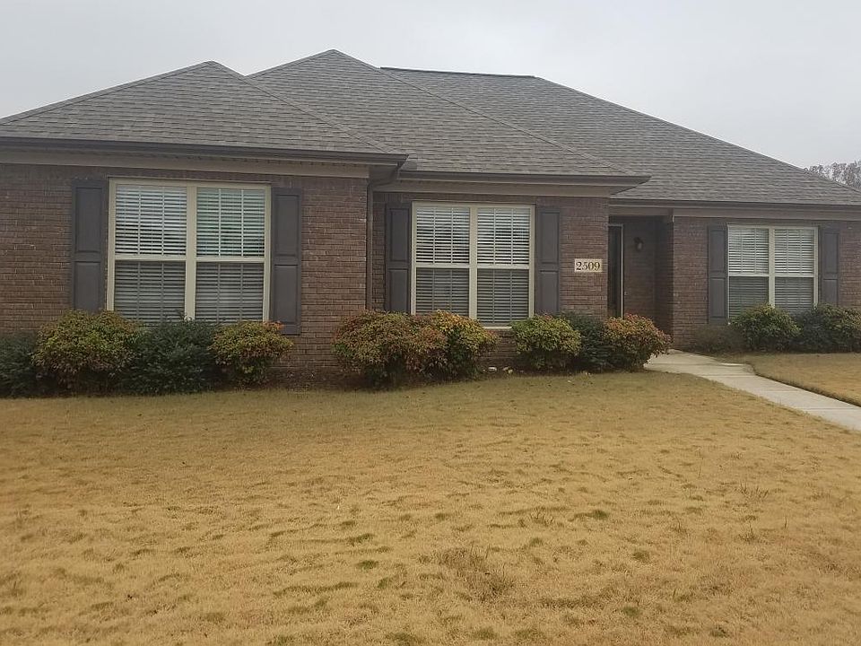 2nd image of 2509 Hampshire Dr SW
