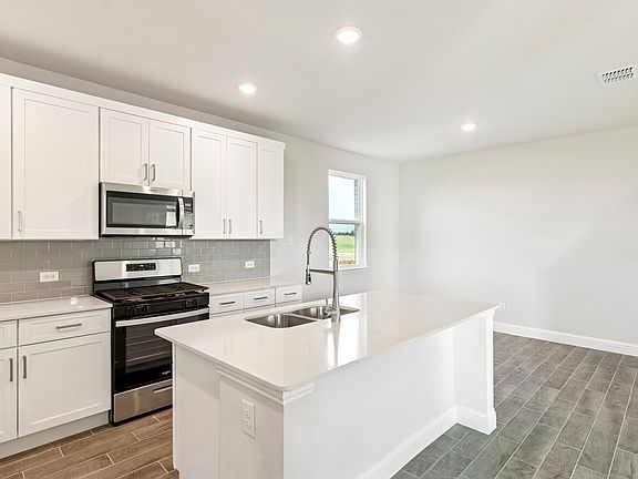 3rd image of 720 Palazzo Pl