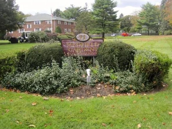 89 Pleasant St APT A8, Medfield, MA 02052