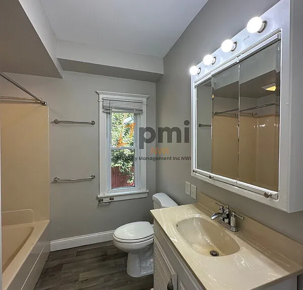 2122 Elston St #A — Photo 18