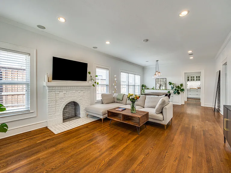 6915 Clayton Ave — Photo 3