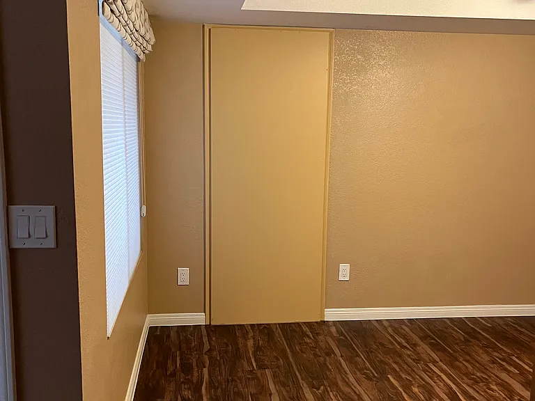 2663 E Evergreen St — Photo 4