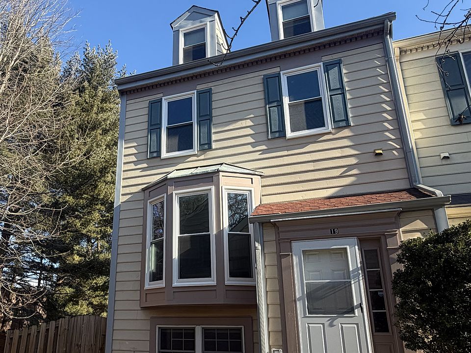 1st image of 19 Forest Landing Ct