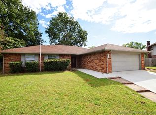 208 S Crabtree Rd, Muskogee, OK 74403