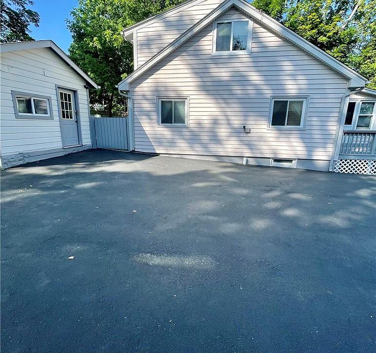 1st image of 10 Hillcrest Drive