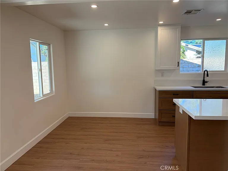 22809 Gault St — Photo 5