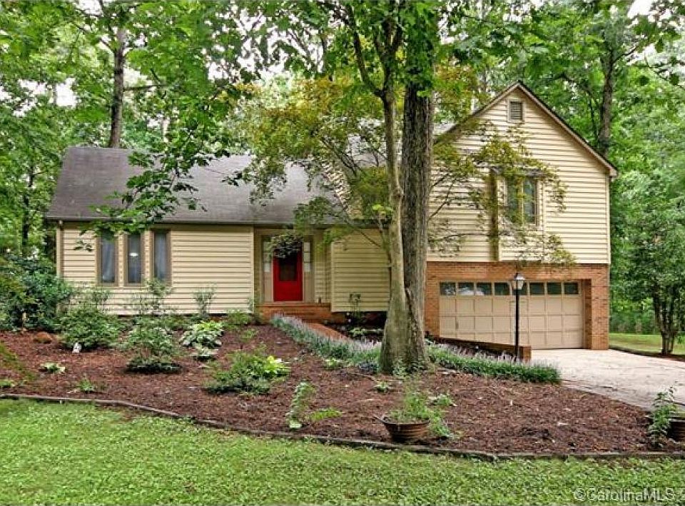 1st image of 155 Woodstream Cir