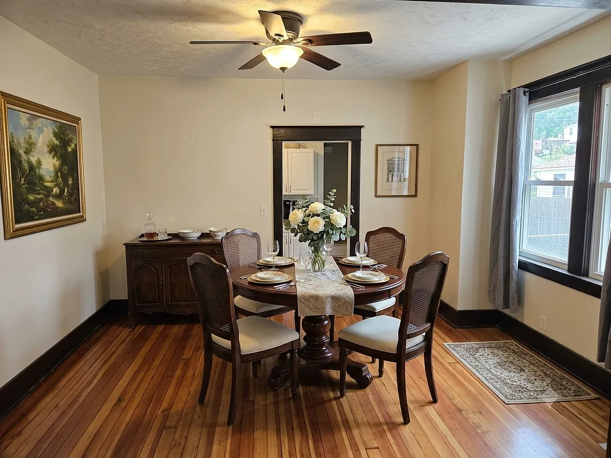 2125 S 35th Ave — Photo 4