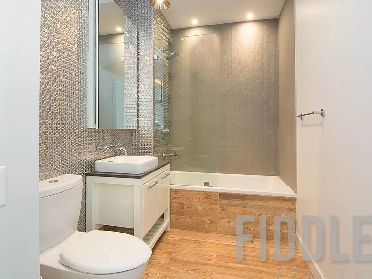 4441 Purves St #1703 — Photo 6