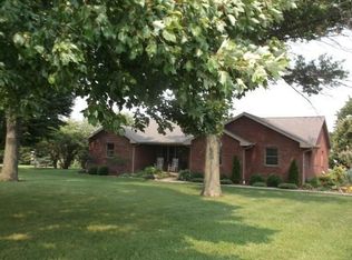906 N 1200 East Rd, Tower Hill, IL 62571