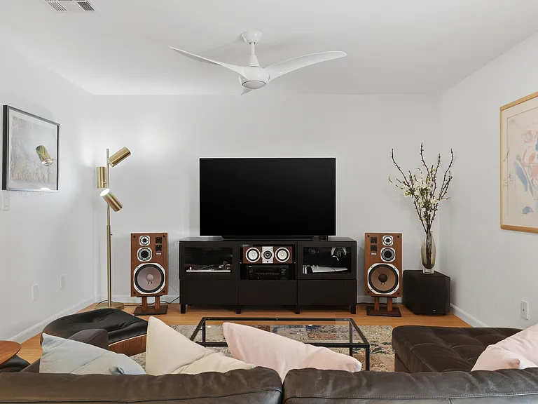 915 NW 7th St #206 — Photo 3