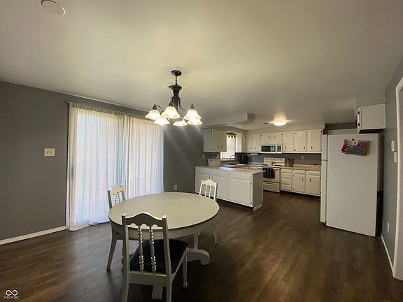 4th image of 104 N Fordice St