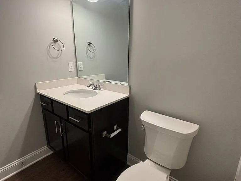 70 Hawthorne Dr — Photo 16