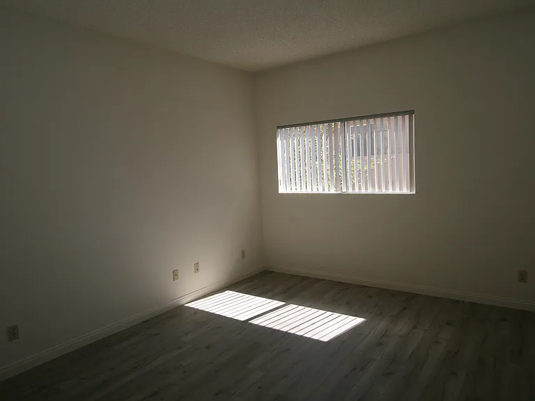 3637 Clarington Ave #112 — Photo 33