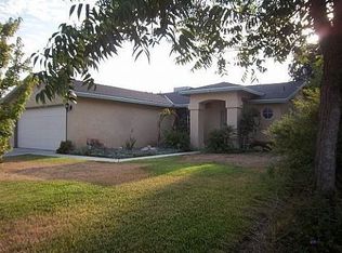 1130 N Gale Hill Ave, Lindsay, CA 93247