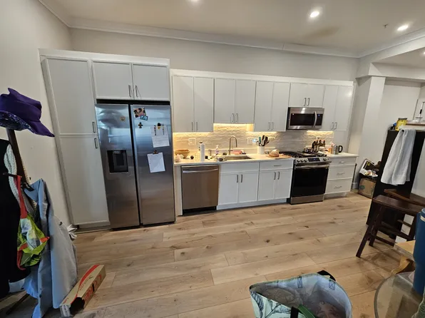 9 Everett St #5, Allston, MA 02134