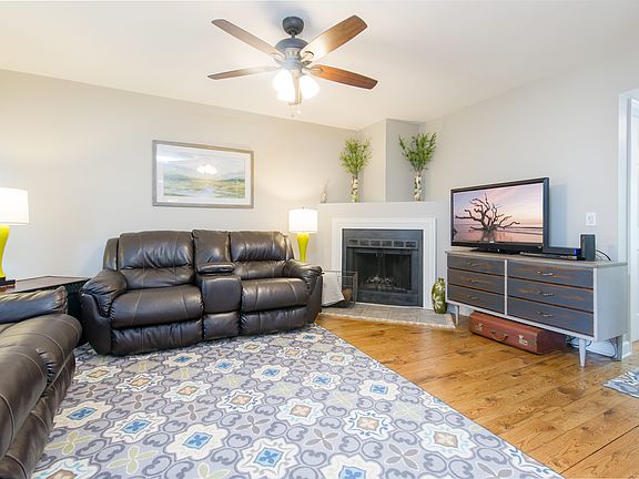 3rd image of 115 Pelican Pl