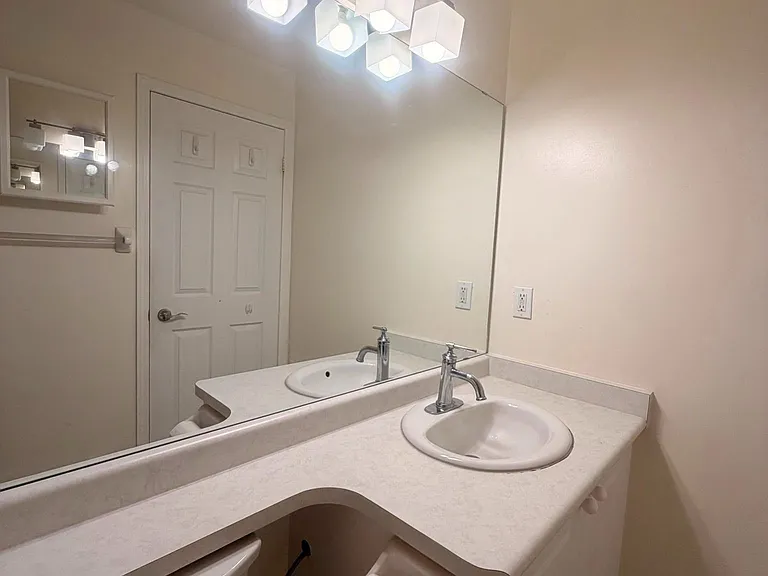 11121 Yonge St #422 — Photo 15