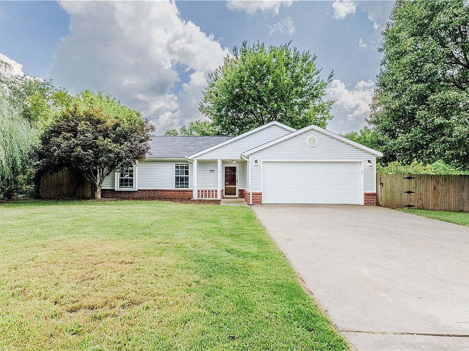 1st image of 379 E Evergreen Ln