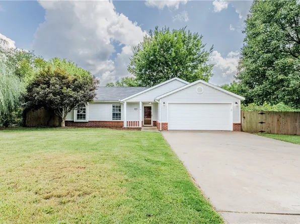 379 E Evergreen Ln, Fayetteville, AR 72703