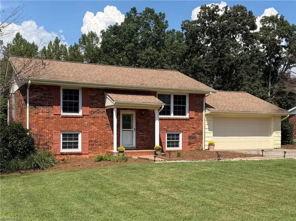 329 Hunter Hills St, North Wilkesboro, NC 28659