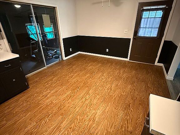 5th image of 1608 Sidney St
