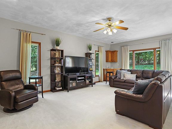 5th image of 8 Amersham Ct
