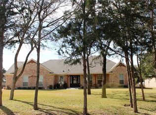109 Iriquois Dr, Lake Kiowa, TX 76240