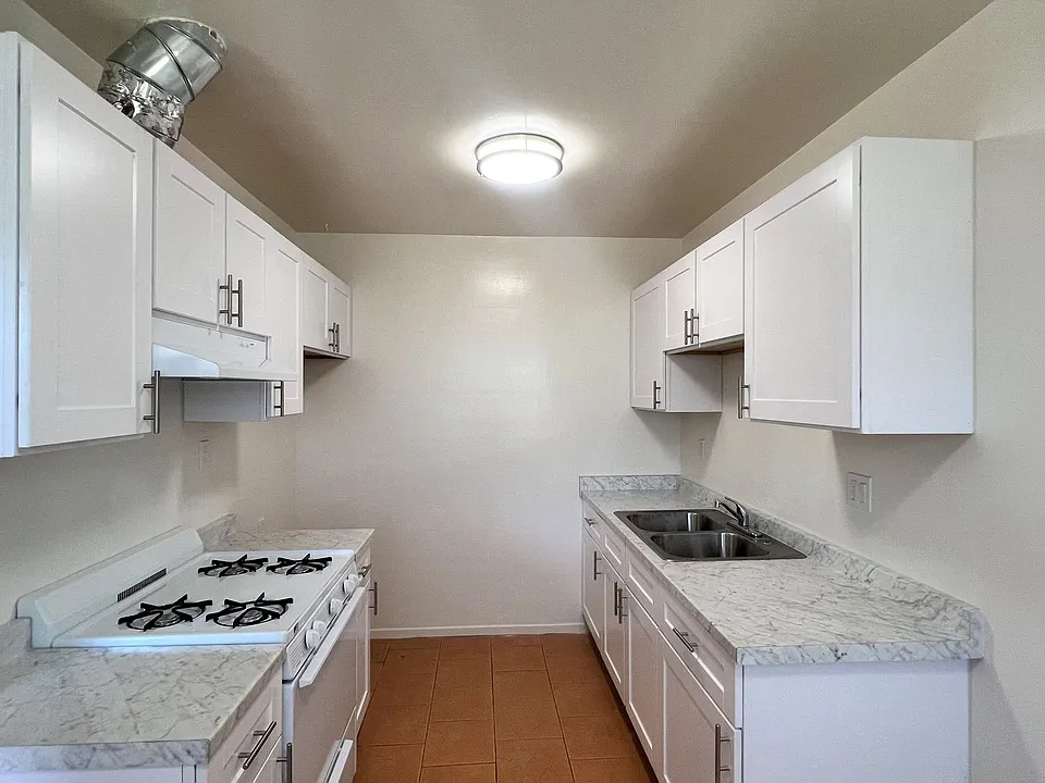 1501 E South