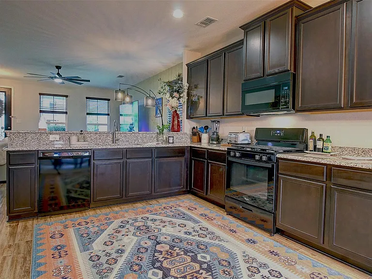 1409 Ellis Ln — Photo 11