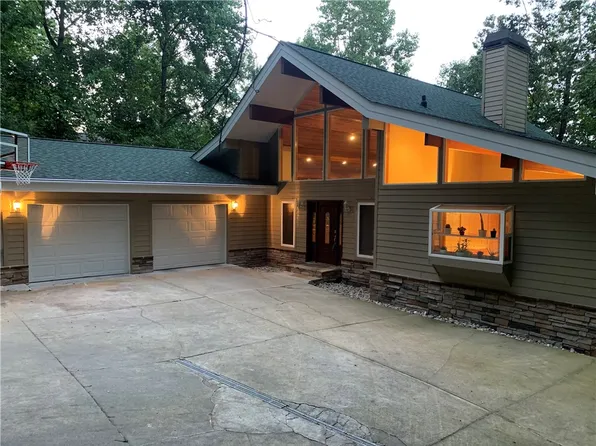 213 Riverlake Rd, Fair Play, SC 29643