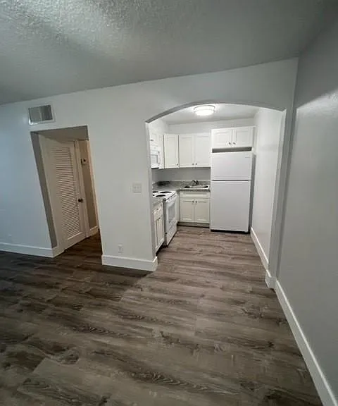 2500 Johnson St #19 — Photo 2